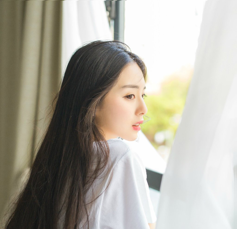 皱面先生是天主教徒，也许就因为要娶她而进教的吧？天主教不准结婚，可是离过婚的人想必也准进教。